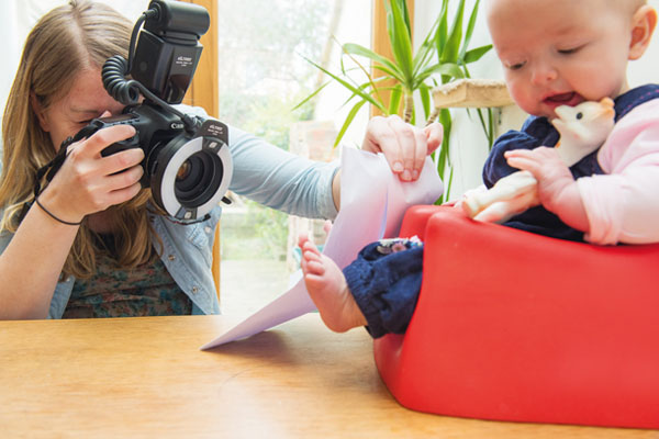 آموزش عکاسی از رد پای کودک: چگونه از نوزاد خود عکس یادگاری بگیرید